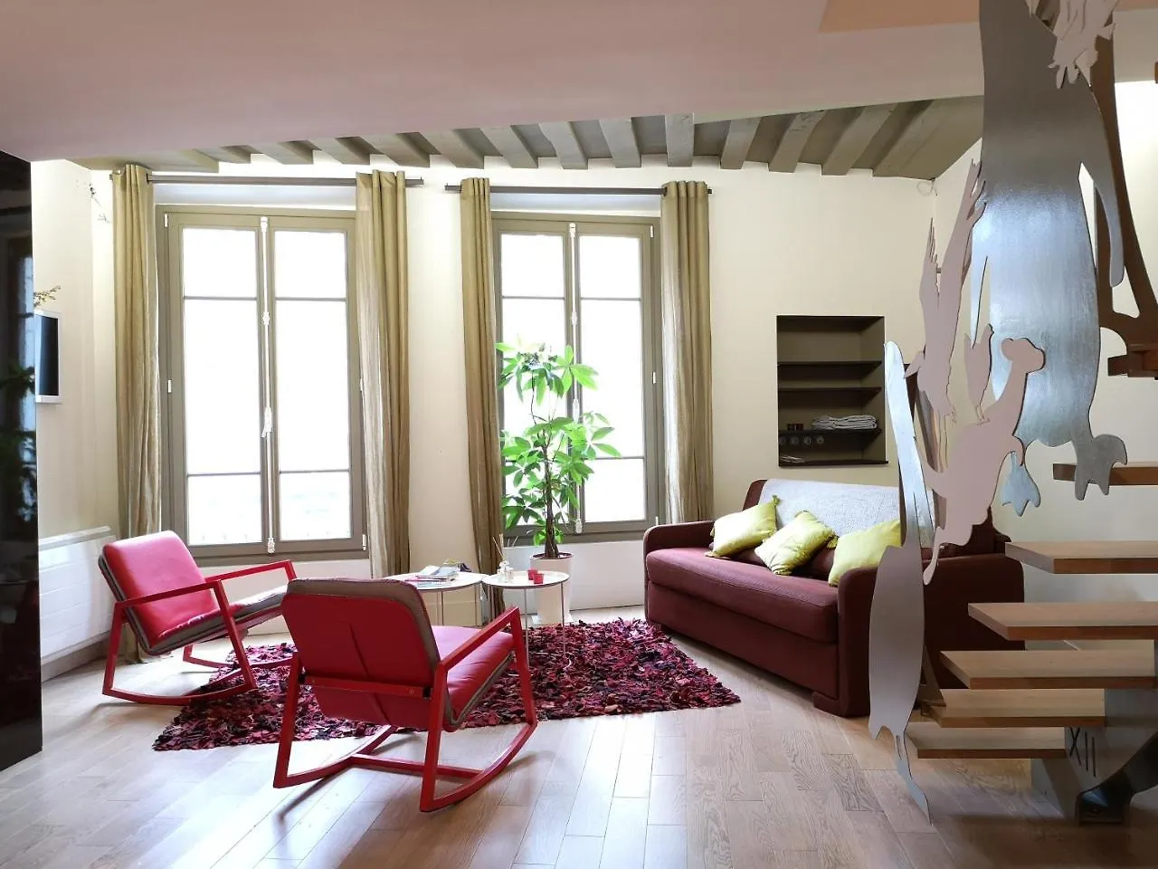 Beautiful Duplex In The Center Of *